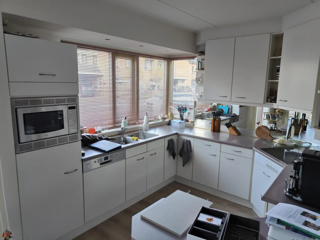 keukenwrap, kosten, keuken wrappen, hoe duur, prijs, interieurwrap, interieurfolie, keuken opknappen, keuken plakken